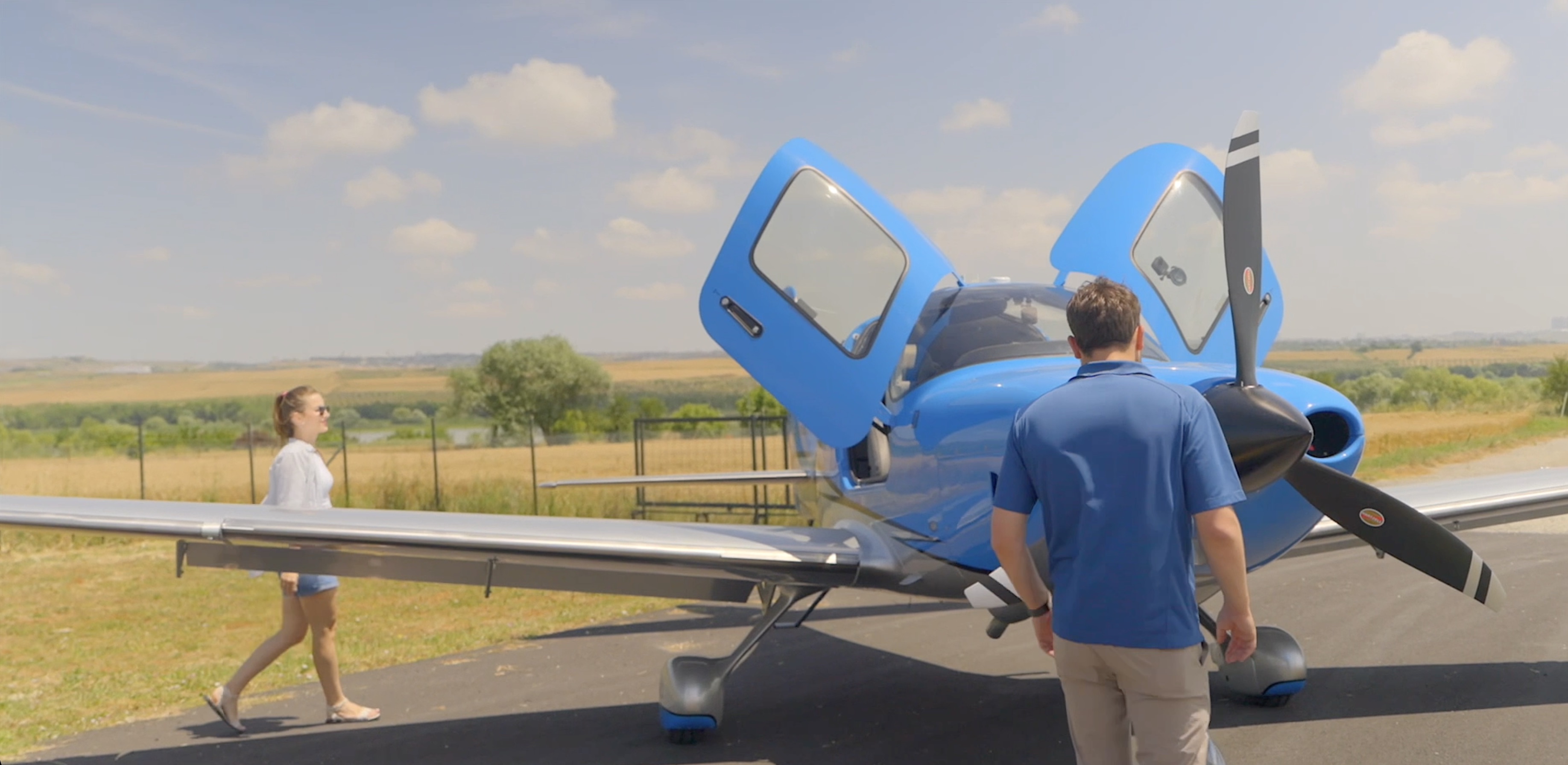 Couple walking to Cirrus SR22T on the ramp